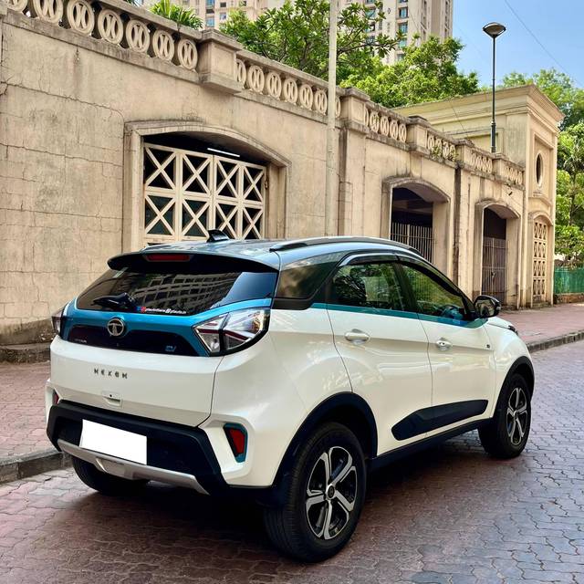 https://images10.gaadi.com/usedcar_image/4543598/original/processed_8465a145e64ba833b1f95c1fb00ee69d.JPG?imwidth=6401