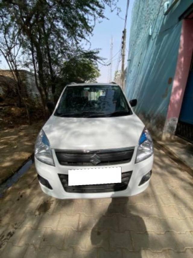 https://images10.gaadi.com/usedcar_image/4543694/original/processed_89eb2c68-b71a-49a0-ab03-f3d5cf77e98b.jpeg?imwidth=6402