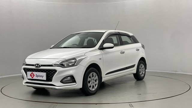 https://images10.gaadi.com/usedcar_image/4543703/original/d69569e2fae0f02c10148fe2d9f9751b.JPG?imwidth=6400
