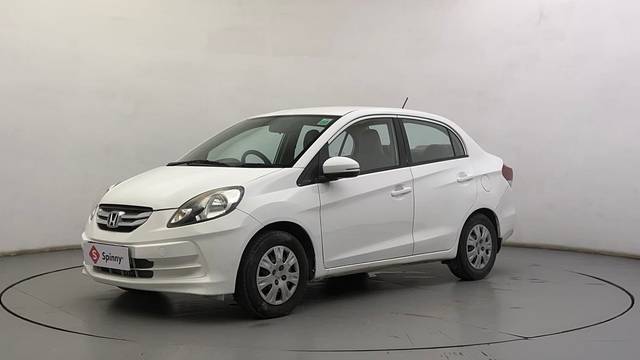 https://images10.gaadi.com/usedcar_image/4543717/original/3560e861955cab804f9f426040143c03.JPG?imwidth=6400