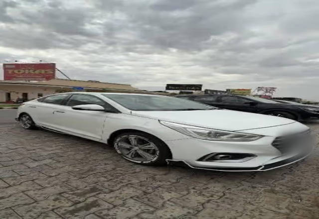 https://images10.gaadi.com/usedcar_image/4543732/original/1b48cfc4-a68f-44d6-af1c-0264b5a40fa1.?imwidth=6400