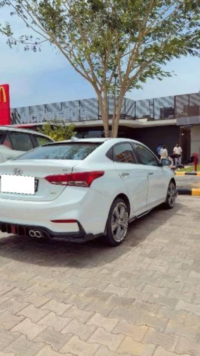 https://images10.gaadi.com/usedcar_image/4543732/original/processed_68fd83dd-0603-40a3-80d4-ccc967f0c01b.jpeg?imwidth=6402
