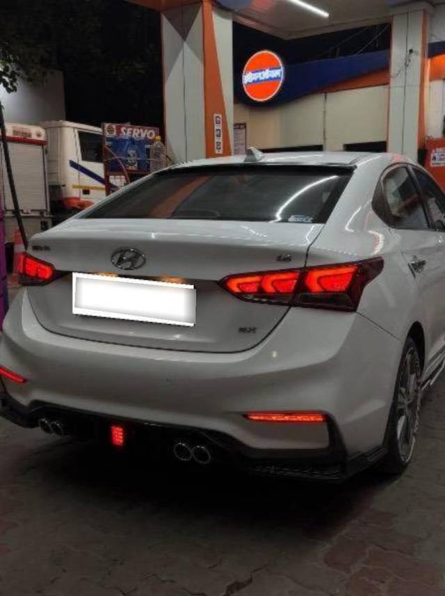 https://images10.gaadi.com/usedcar_image/4543732/original/processed_processed_17f3608a-c047-4317-931a-d9eba2dddf75.jpeg?imwidth=6401
