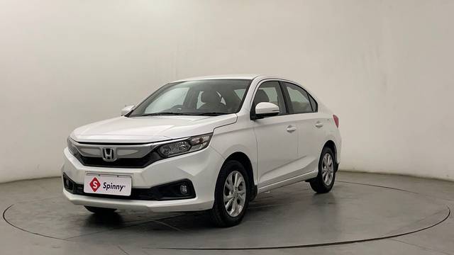 https://images10.gaadi.com/usedcar_image/4543739/original/6a9a7c9d6cd5d887220a200754e42f4a.JPG?imwidth=6400