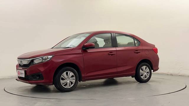 https://images10.gaadi.com/usedcar_image/4543752/original/f1bb7d9d9220d95a8217b3bdd4e40a31.JPG?imwidth=6400