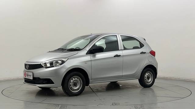 https://images10.gaadi.com/usedcar_image/4543762/original/0f378a232c32955f176a388c36d6371c.JPG?imwidth=6400