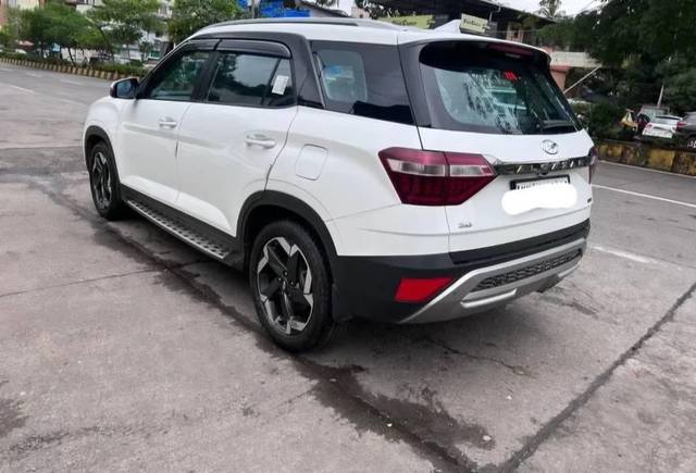 https://images10.gaadi.com/usedcar_image/4543779/original/processed_bd5771f7-856e-4de7-bb54-01b7b886e4e5.jpg?imwidth=6401