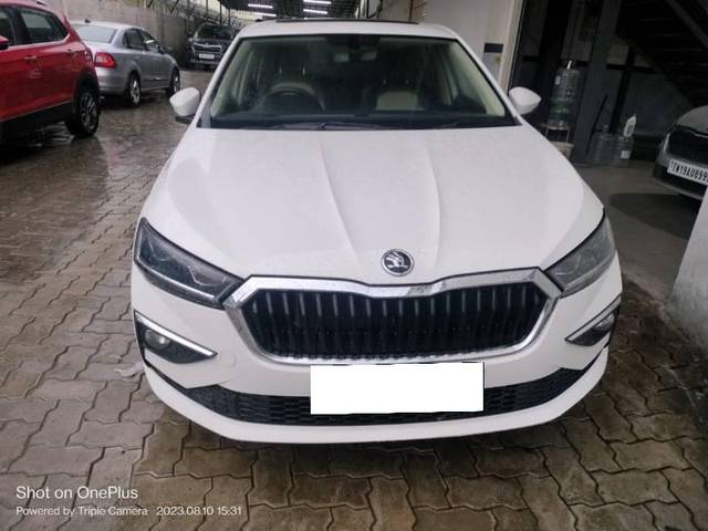 https://images10.gaadi.com/usedcar_image/4543894/original/processed_dcf17ea6-8b66-4b43-96b2-1b04e9f641a2.jpg?imwidth=6400