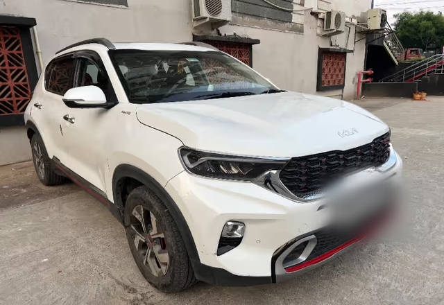 https://images10.gaadi.com/usedcar_image/4543895/original/29c25598-814b-4308-92dc-702822ab04c1.?imwidth=6402
