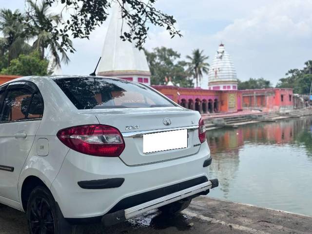 https://images10.gaadi.com/usedcar_image/4543910/original/processed_4aa3e2e4-b141-46da-a675-809e7d6edf5e.JPG?imwidth=6400