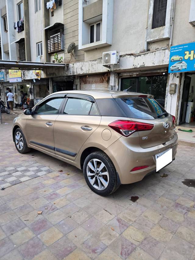 https://images10.gaadi.com/usedcar_image/4543920/original/processed_60d74689fb344ae7a3767c1513952b70.jpg?imwidth=6402
