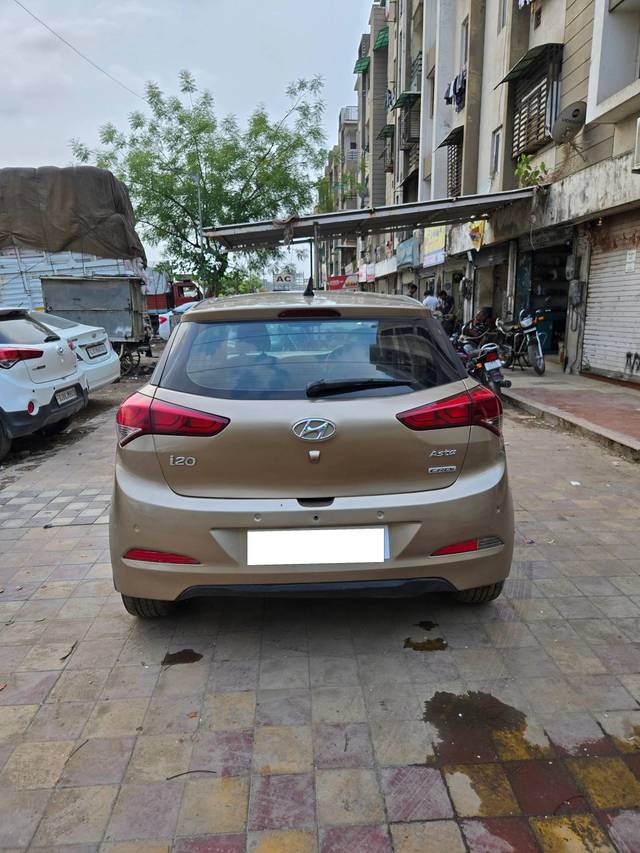 https://images10.gaadi.com/usedcar_image/4543920/original/processed_83b7b30d8a16beb061a8420e82c7aee1.jpg?imwidth=6401