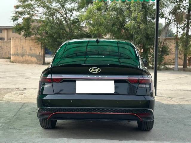 https://images10.gaadi.com/usedcar_image/4543972/original/processed_df4d08b2-0274-4ab1-a3f9-774d001425a6.jpeg?imwidth=6402