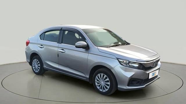 https://images10.gaadi.com/usedcar_image/4544038/original/489d81a195f9b1203d1a18cf7aa013ca.jpg?imwidth=6400