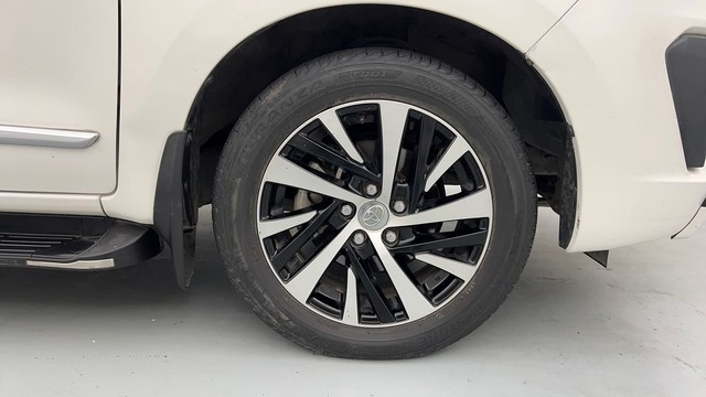 Second-hand 2022 Toyota Innova Crysta 2.7 ZX 7 STR AT for sale in Lucknow-17