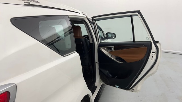 Second-hand 2022 Toyota Innova Crysta 2.7 ZX 7 STR AT for sale in Lucknow-26