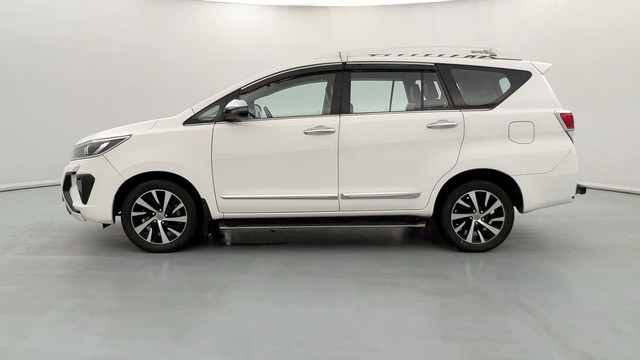 Second-hand 2022 Toyota Innova Crysta 2.7 ZX 7 STR AT for sale in Lucknow-6