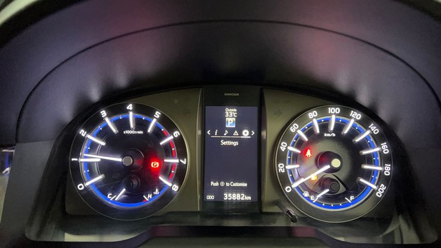 Second-hand 2022 Toyota Innova Crysta 2.7 ZX 7 STR AT for sale in Lucknow-13