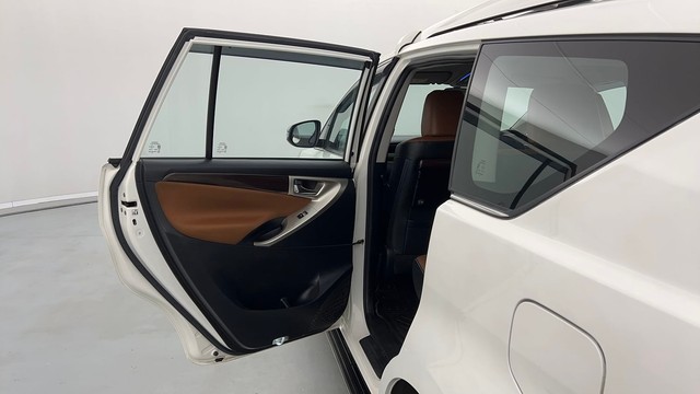 Second-hand 2022 Toyota Innova Crysta 2.7 ZX 7 STR AT for sale in Lucknow-25