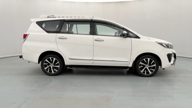 Second-hand 2022 Toyota Innova Crysta 2.7 ZX 7 STR AT for sale in Lucknow-2