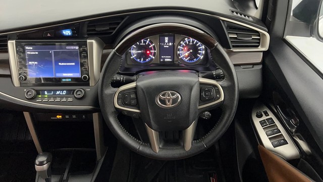 Second-hand 2022 Toyota Innova Crysta 2.7 ZX 7 STR AT for sale in Lucknow-34