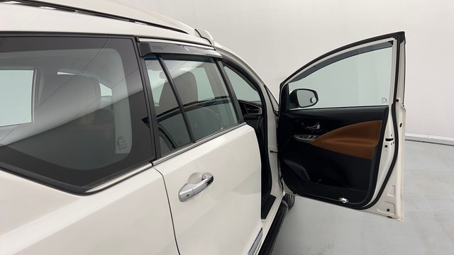 Second-hand 2022 Toyota Innova Crysta 2.7 ZX 7 STR AT for sale in Lucknow-16