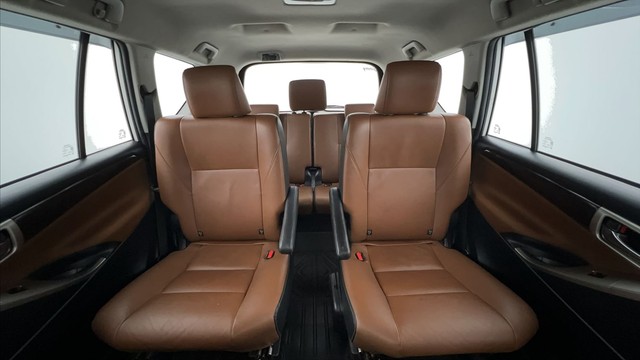 Second-hand 2022 Toyota Innova Crysta 2.7 ZX 7 STR AT for sale in Lucknow-27