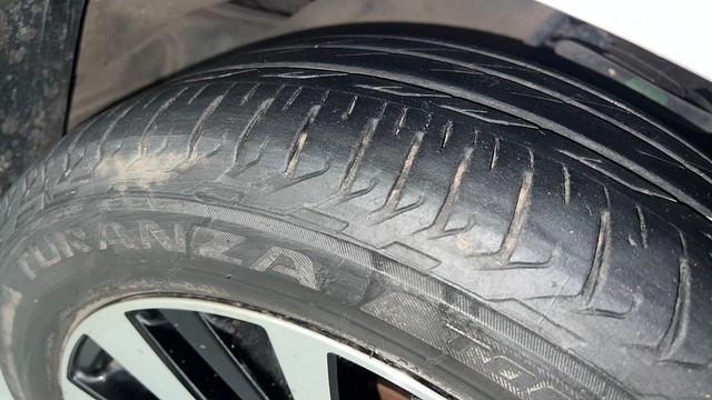 Second-hand 2022 Toyota Innova Crysta 2.7 ZX 7 STR AT for sale in Lucknow-38