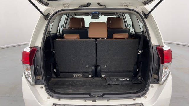 Second-hand 2022 Toyota Innova Crysta 2.7 ZX 7 STR AT for sale in Lucknow-9