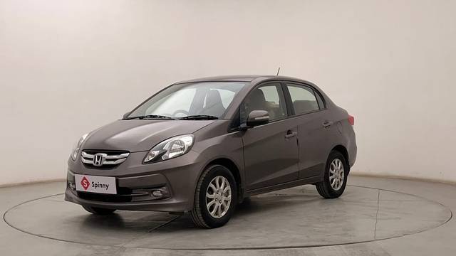 https://images10.gaadi.com/usedcar_image/4544097/original/b4aa2d4b69e598ed1264e4e16eb0d3cb.JPG?imwidth=6400