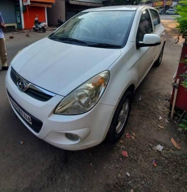 https://images10.gaadi.com/usedcar_image/4544114/original/processed_79bbfde2-3438-4c52-b41b-0a715ad6d19f.jpeg?imwidth=6401