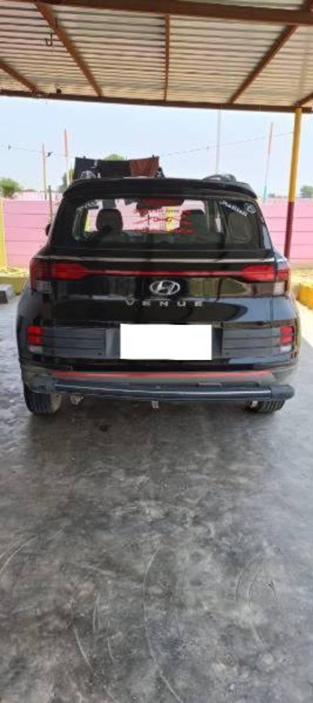 https://images10.gaadi.com/usedcar_image/4544266/original/processed_f61c86bd-a45a-4aae-a4d4-25e3d4b36905.jpg?imwidth=6401