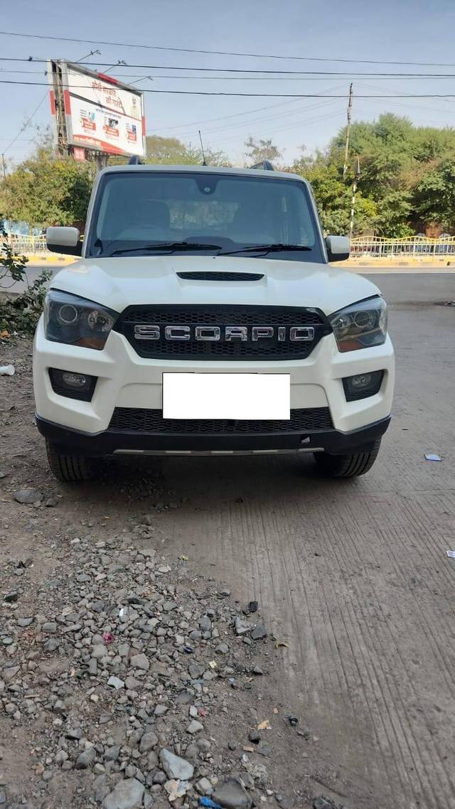 https://images10.gaadi.com/usedcar_image/4544274/original/processed_b14f110947678ee3ca8557d3be10719b.jpeg?imwidth=6400