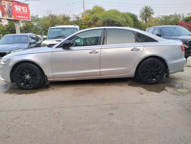 https://images10.gaadi.com/usedcar_image/4544278/original/processed_55854d3eec24946f46ecca5e89880a70.jpeg?imwidth=6402