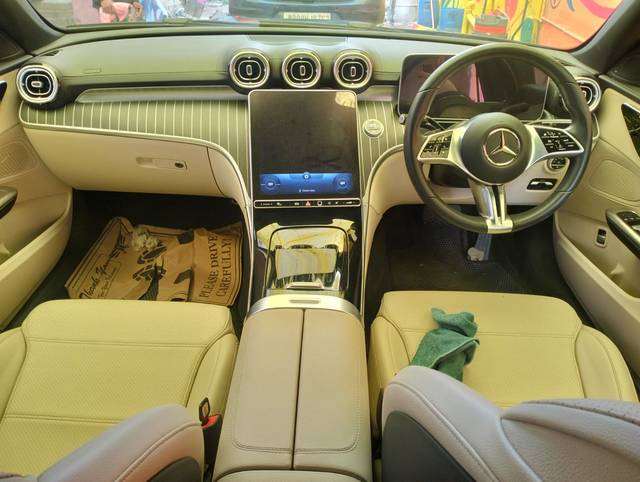 https://images10.gaadi.com/usedcar_image/4544279/original/1b6b877ccff59bf01e8fcc4f76abd96f.jpeg?imwidth=6402