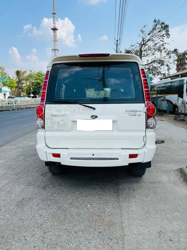 https://images10.gaadi.com/usedcar_image/4544306/original/processed_b3af6903b1d5649e89d448746ededb3f.jpeg?imwidth=6402
