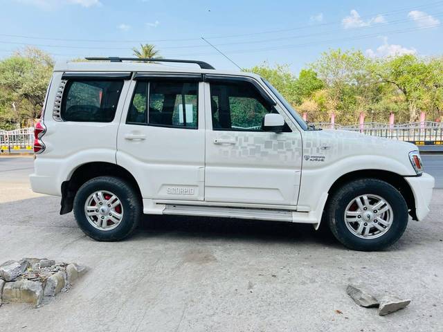 https://images10.gaadi.com/usedcar_image/4544306/original/processed_f2ef49954bfc24d9230926d871b73bf0.jpeg?imwidth=6401