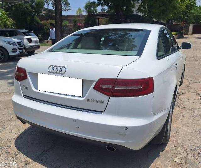 https://images10.gaadi.com/usedcar_image/4544374/original/processed_285b6411-46ac-4b7b-980d-4e06ab108c0d.jpg?imwidth=6400