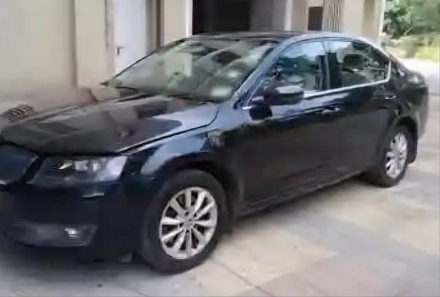 https://images10.gaadi.com/usedcar_image/4544376/original/c955b487-7fde-4731-80d8-ee0758213907.jpg?imwidth=6401