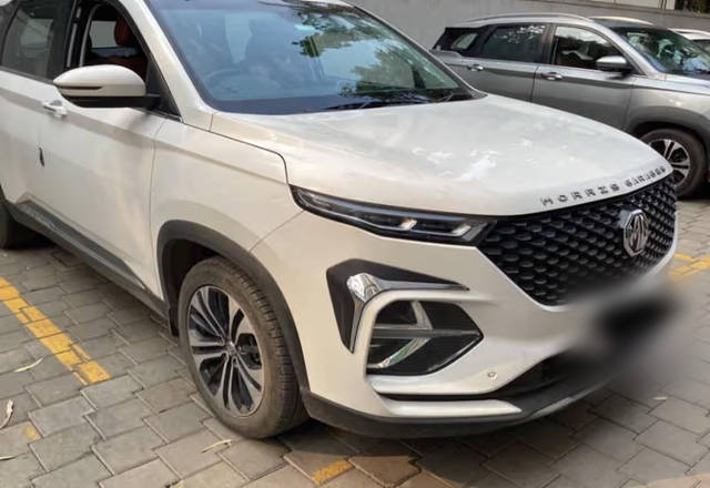 https://images10.gaadi.com/usedcar_image/4544386/original/c48e753b-1110-4529-b199-1df0829c3a21.?imwidth=6400