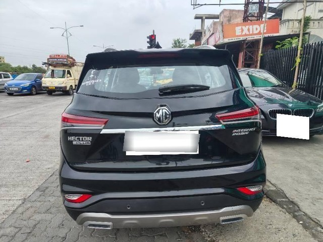 https://images10.gaadi.com/usedcar_image/4544404/original/processed_processed_117a751e-15f3-40d9-b767-70772f852159.jpg?imwidth=6402