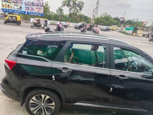 https://images10.gaadi.com/usedcar_image/4544404/original/processed_processed_2ec7a7b8-b898-4ef2-b0be-5cf3e3b525b1.jpg?imwidth=6400