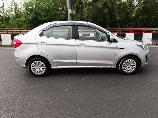 https://images10.gaadi.com/usedcar_image/4544430/original/d7ea45d68110c3e3af81b9f8b318d79f.jpg?imwidth=6401