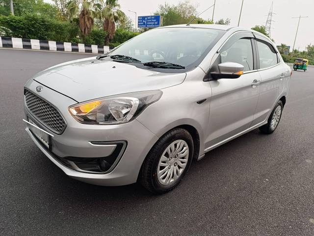 https://images10.gaadi.com/usedcar_image/4544430/original/processed_1eb7501d5e0e99e0d7b5f88db398dfcf.jpg?imwidth=6400