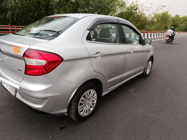 https://images10.gaadi.com/usedcar_image/4544430/original/processed_bdfc3cecd1e5338cfd3df532bfa475bb.jpg?imwidth=6402