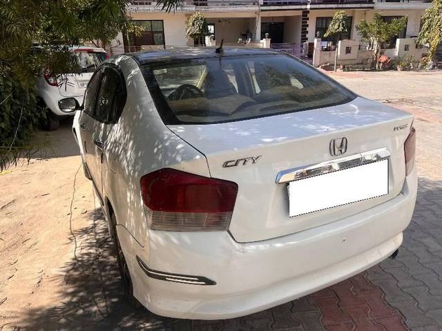 https://images10.gaadi.com/usedcar_image/4544431/original/processed_7403a2fe-5da9-473e-a7b1-e57dd42c6dfa.jpeg?imwidth=6401
