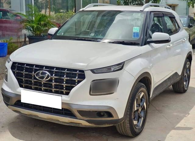 https://images10.gaadi.com/usedcar_image/4544489/original/processed_1aa24355898f93e847bda028e331591e.jpg?imwidth=6401