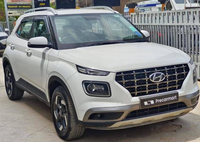 https://images10.gaadi.com/usedcar_image/4544489/original/processed_8e2c2719de63cd9a061ad52b0334daba.jpg?imwidth=6400