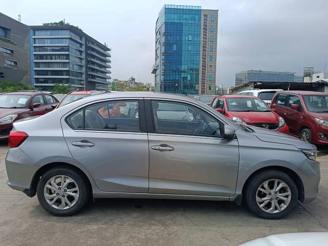 https://images10.gaadi.com/usedcar_image/4544491/original/processed_22fdfb736a2580efd3de1b8b51fe0010.jpg?imwidth=6401