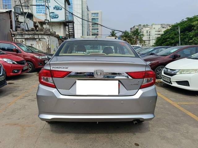 https://images10.gaadi.com/usedcar_image/4544491/original/processed_2352a41328e4083946b7233542c3da77.jpg?imwidth=6402